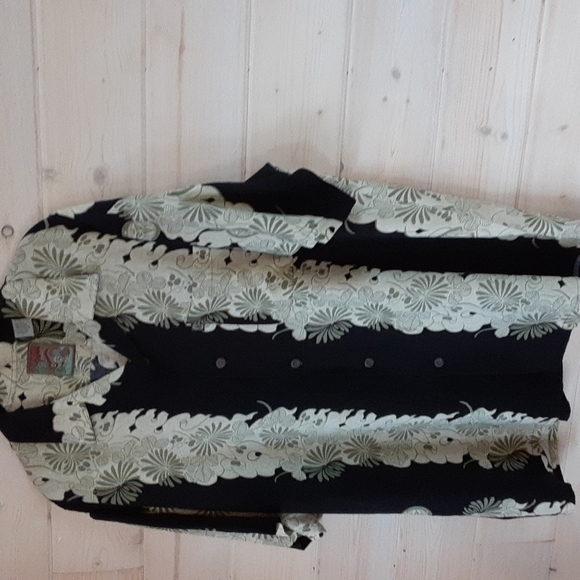 Pineapple Connection, Short sleeve khaki and sage green on black shirt. - Picture 1 of 9